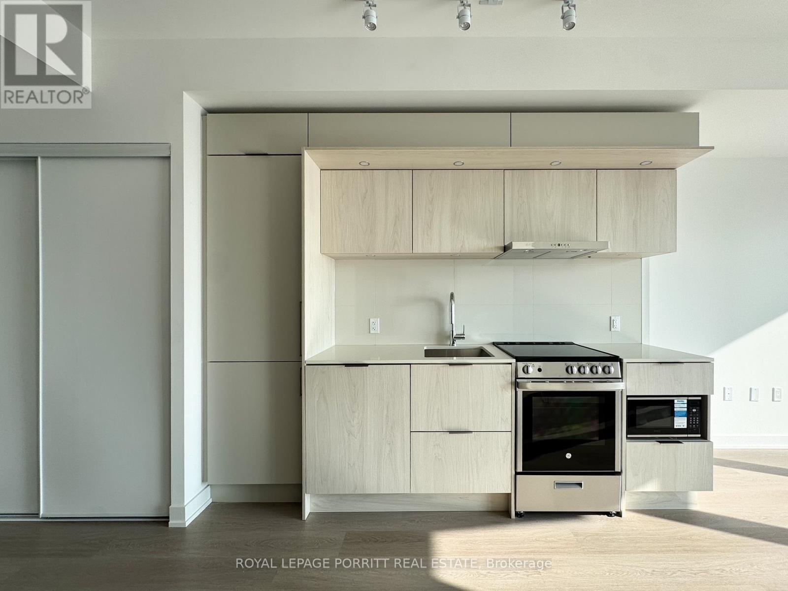 316 - 448 Burnhamthorpe Road W, Mississauga (City Centre), Ontario  L5B 4M6 - Photo 6 - W12809992