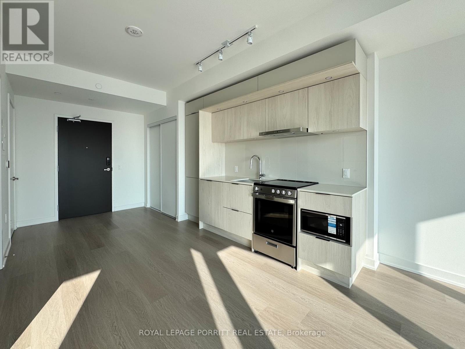 316 - 448 Burnhamthorpe Road W, Mississauga (City Centre), Ontario  L5B 4M6 - Photo 9 - W12809992