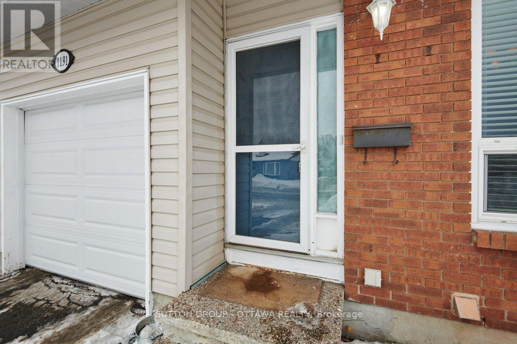 1191 Grenoble Crescent, Ottawa, Ontario  K1C 2C5 - Photo 3 - X12808084