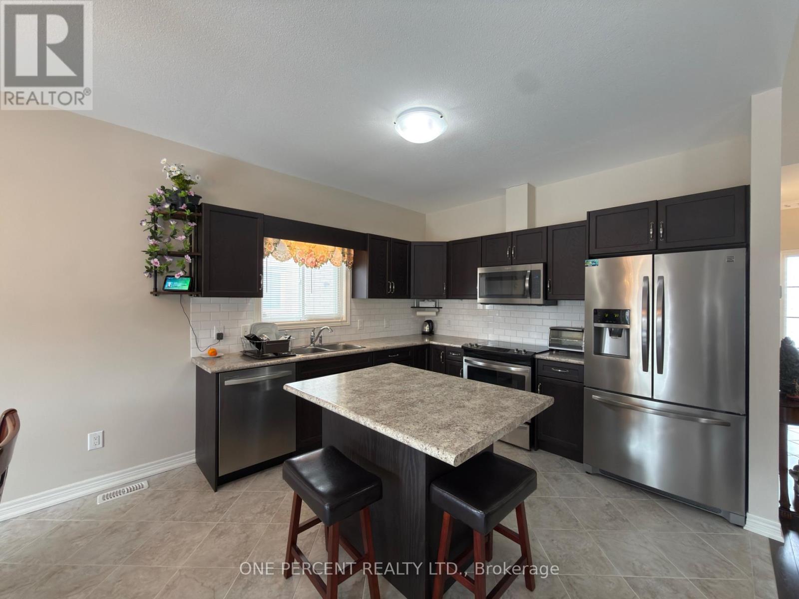 9424 Shoveller Drive, Niagara Falls (Forestview), Ontario  L2G 7T3 - Photo 4 - X12809988