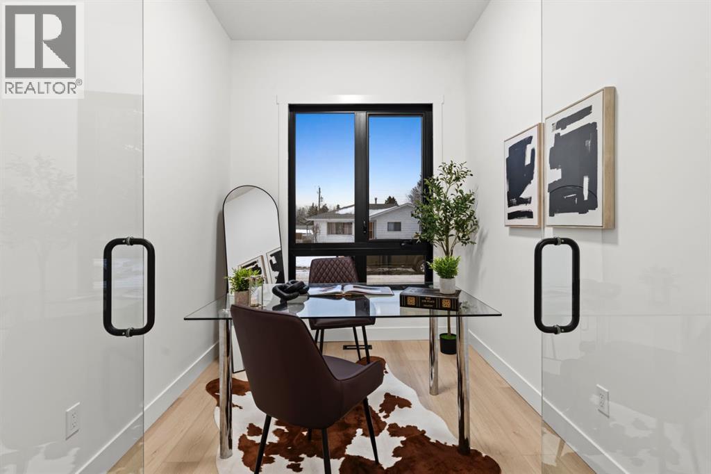 27 Glacier Drive Sw, Calgary, Alberta  T3E 5A2 - Photo 14 - A2276893