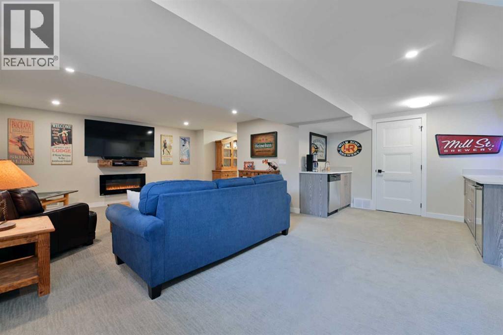 6427 Lombardy Crescent Sw, Calgary, Alberta  T3E 5R4 - Photo 25 - A2286860