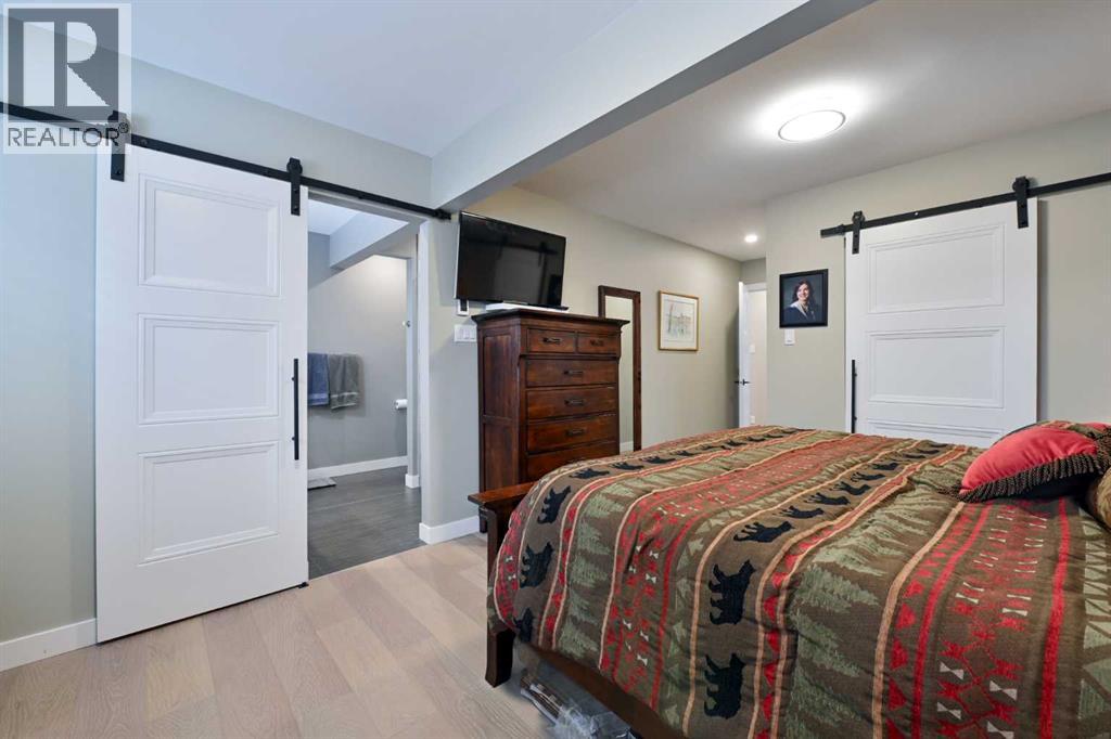 6427 Lombardy Crescent Sw, Calgary, Alberta  T3E 5R4 - Photo 19 - A2286860