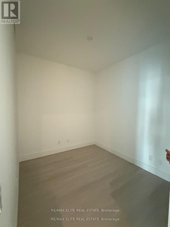 6 Greenbriar Road, Toronto, Ontario  M2K 0H6 - Photo 7 - C12810008