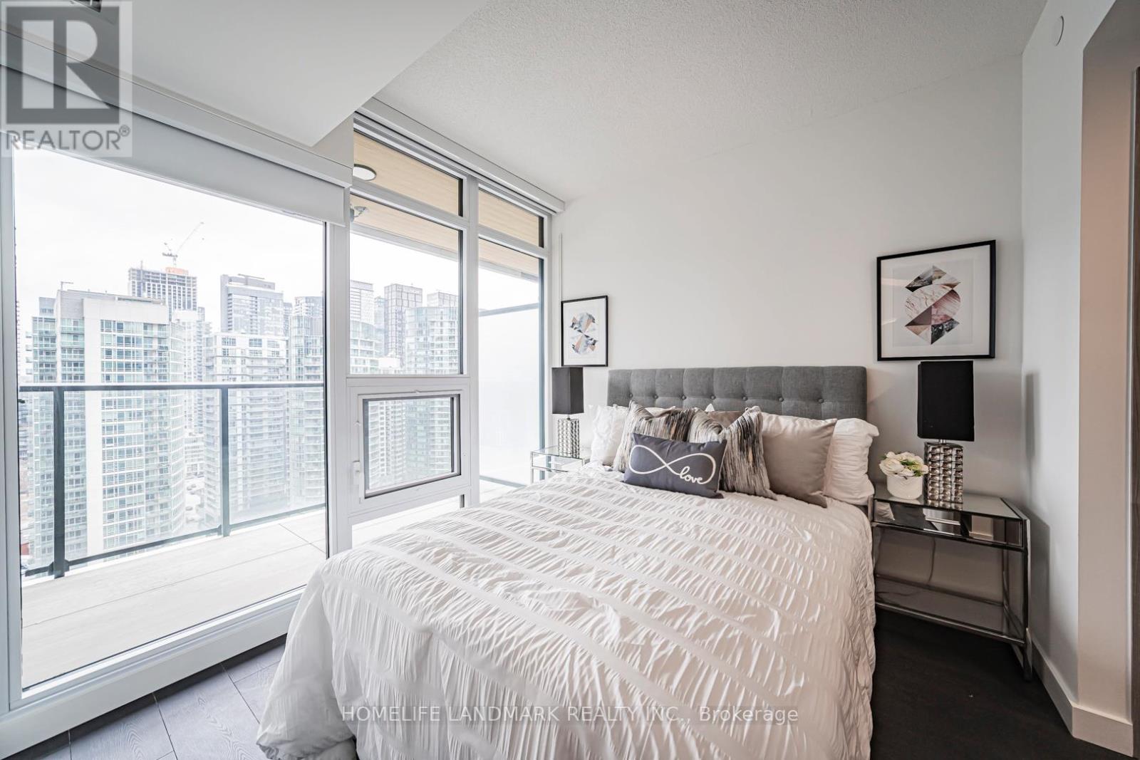 2315 - 1 Concord Cityplace Way, Toronto, Ontario  M5V 0X3 - Photo 32 - C12810060