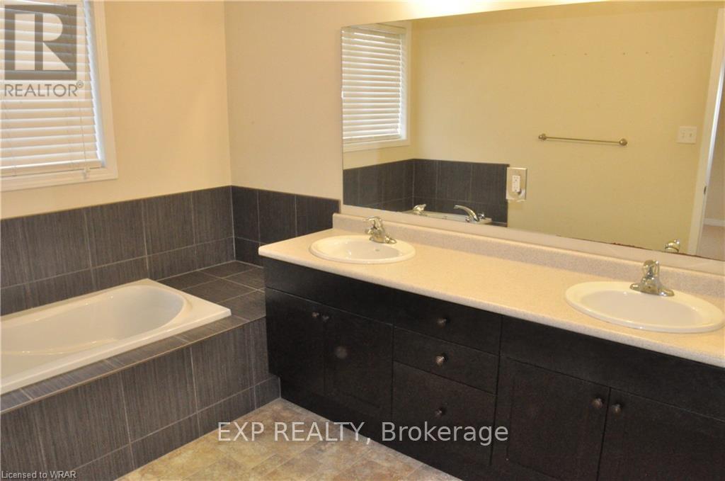 414 Bamberg Crescent, Waterloo, Ontario  N2T 0B4 - Photo 26 - X12810042