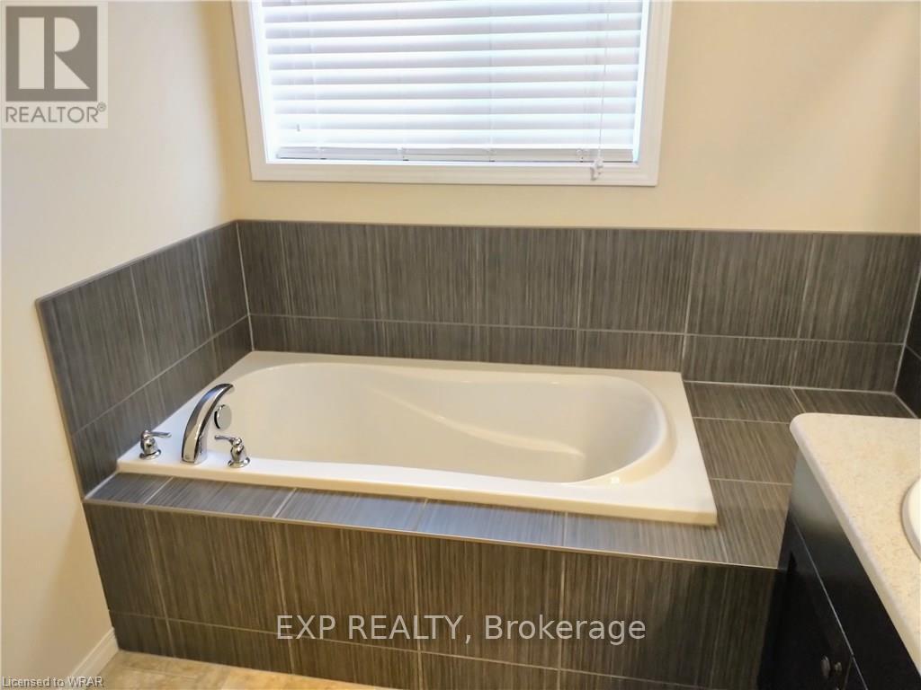 414 Bamberg Crescent, Waterloo, Ontario  N2T 0B4 - Photo 27 - X12810042