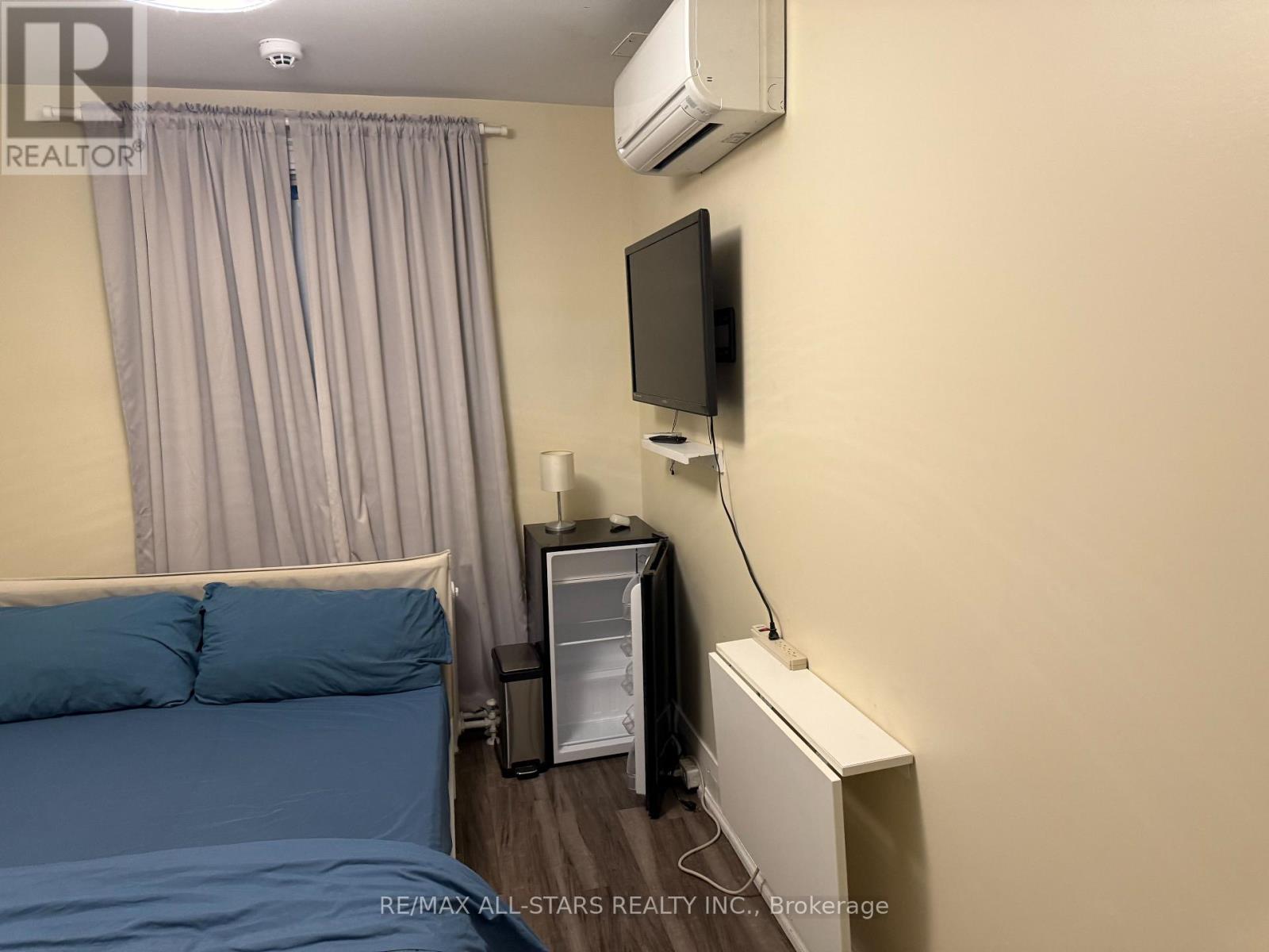 2nd - 1074 Bloor Street W, Toronto, Ontario  M6H 1M6 - Photo 4 - W12797316