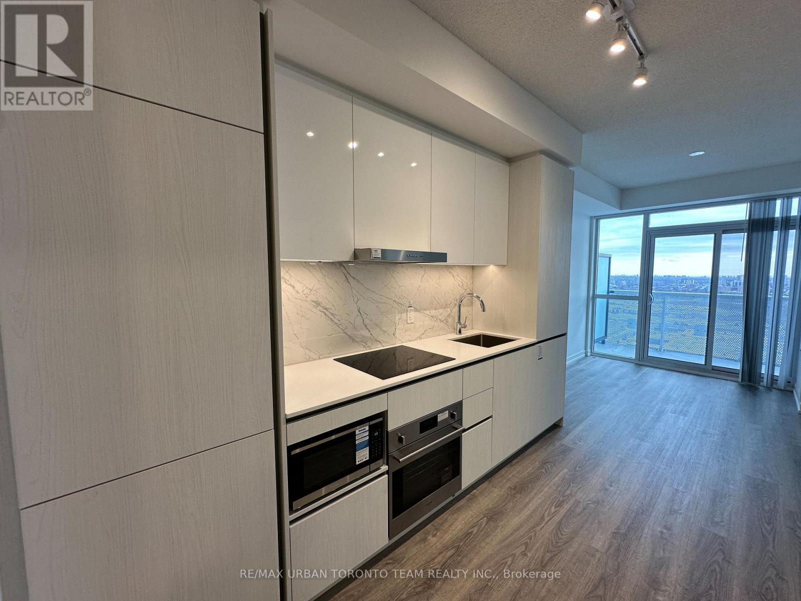 3511 - 8 Interchange Way, Vaughan, Ontario  L4K 5Z7 - Photo 2 - N12810086