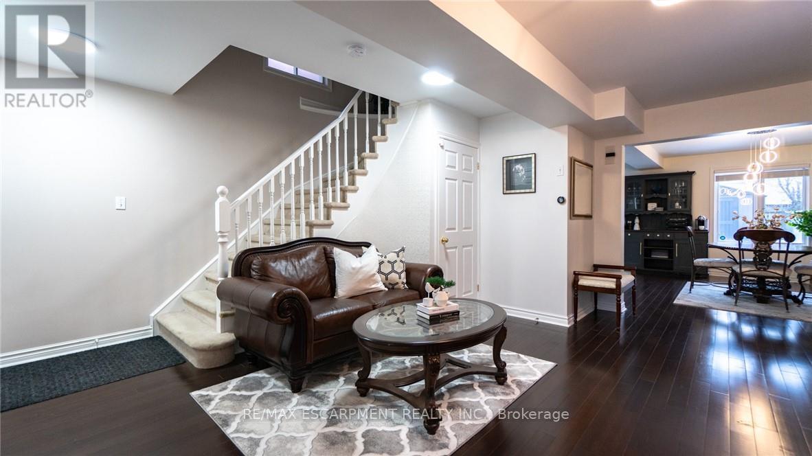 2062 Westmount Drive, Oakville, Ontario  L6M 3P2 - Photo 3 - W12810092