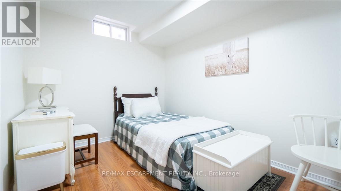 2062 Westmount Drive, Oakville, Ontario  L6M 3P2 - Photo 38 - W12810092