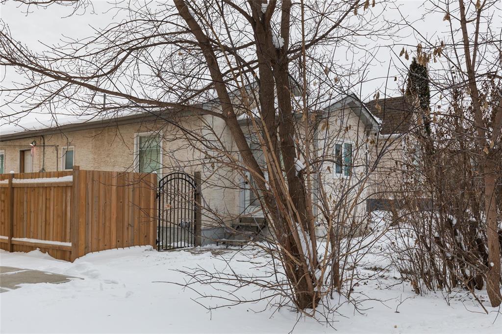 224 Hartford Avenue, Winnipeg, Manitoba  R2V 0L8 - Photo 2 - 202603053
