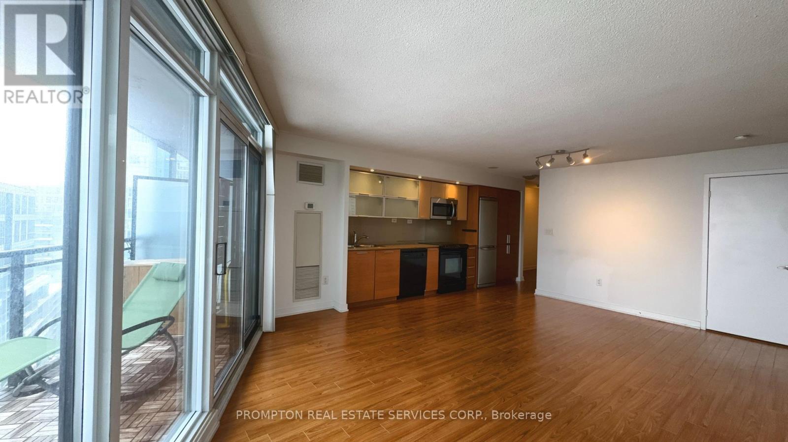 2512 - 25 Capreol Court, Toronto, Ontario  M5V 3Z7 - Photo 7 - C12734956