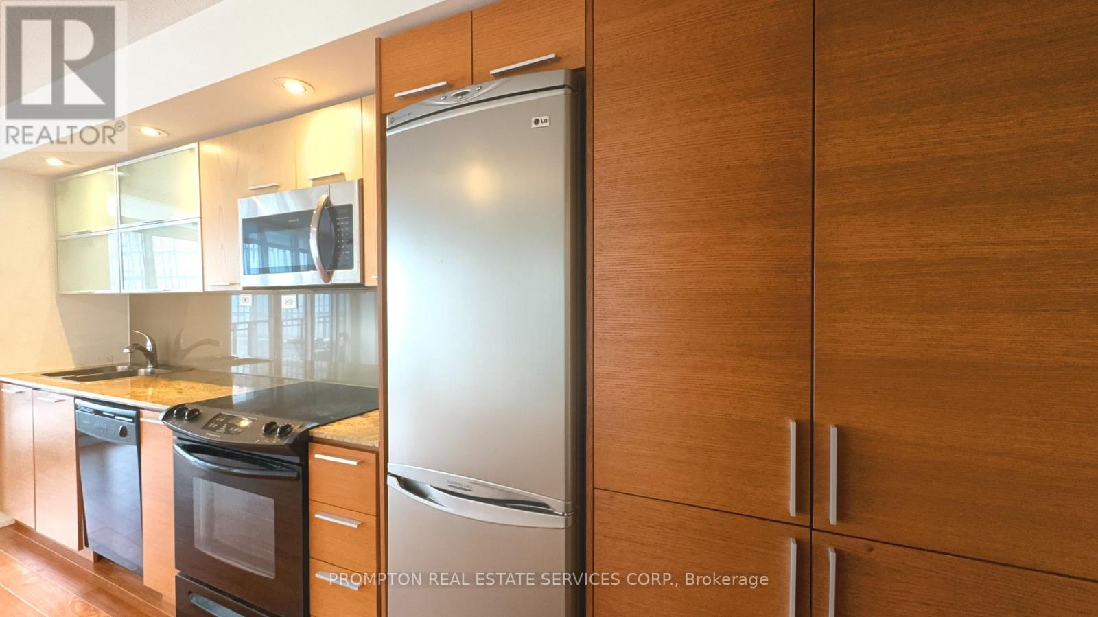 2512 - 25 Capreol Court, Toronto, Ontario  M5V 3Z7 - Photo 8 - C12734956