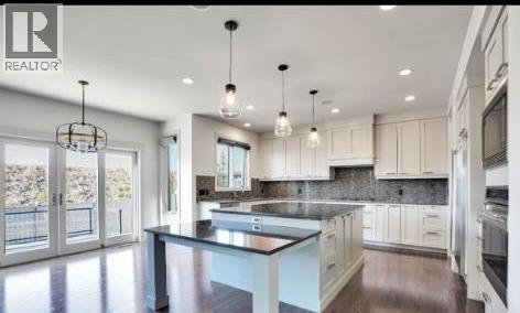 54 Wexford Crescent Sw, Calgary, Alberta  T3h 0h1 - Photo 9 - A2287547