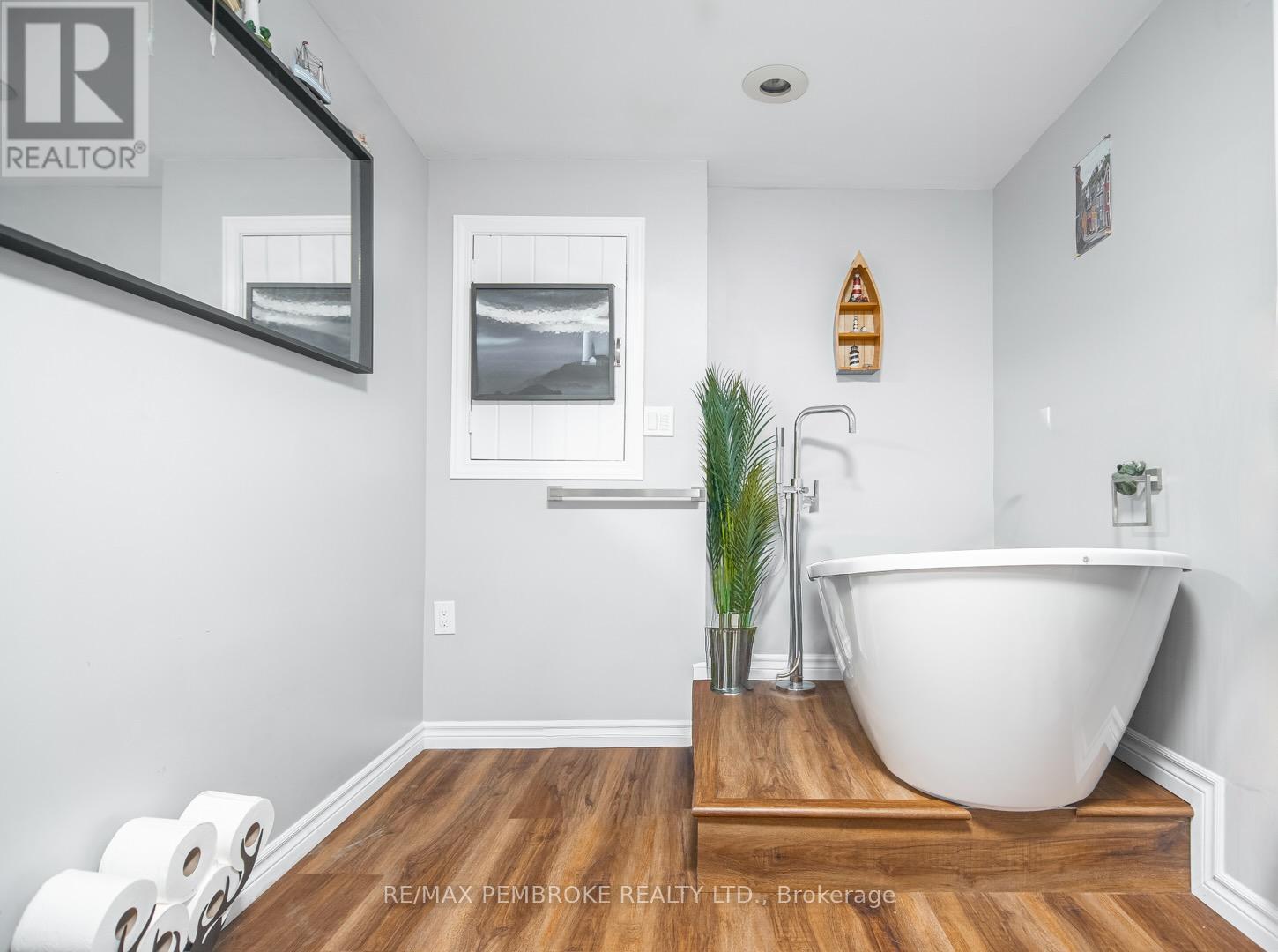 61 Doran Road, Petawawa, Ontario  K8H 1R3 - Photo 24 - X12810126