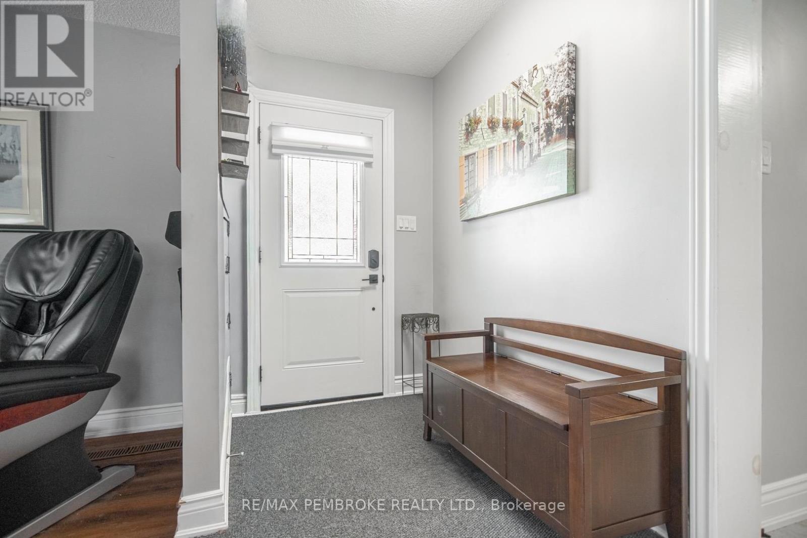 61 Doran Road, Petawawa, Ontario  K8H 1R3 - Photo 4 - X12810126