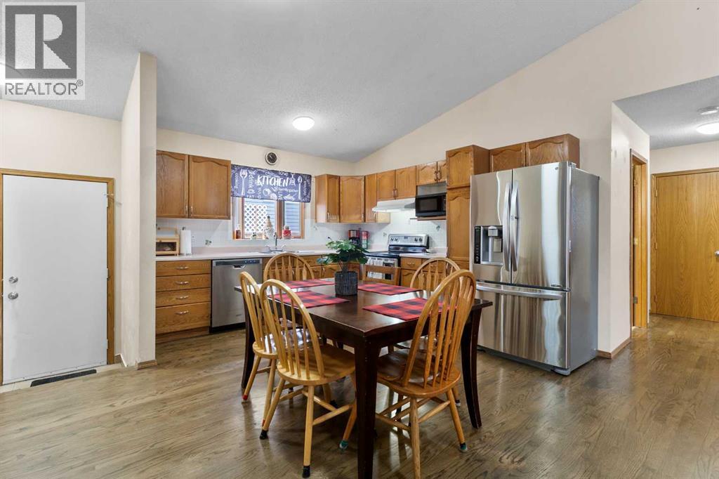 74 Sprucegrove Way Se, Airdrie, Alberta  T4B 2E1 - Photo 9 - A2276250