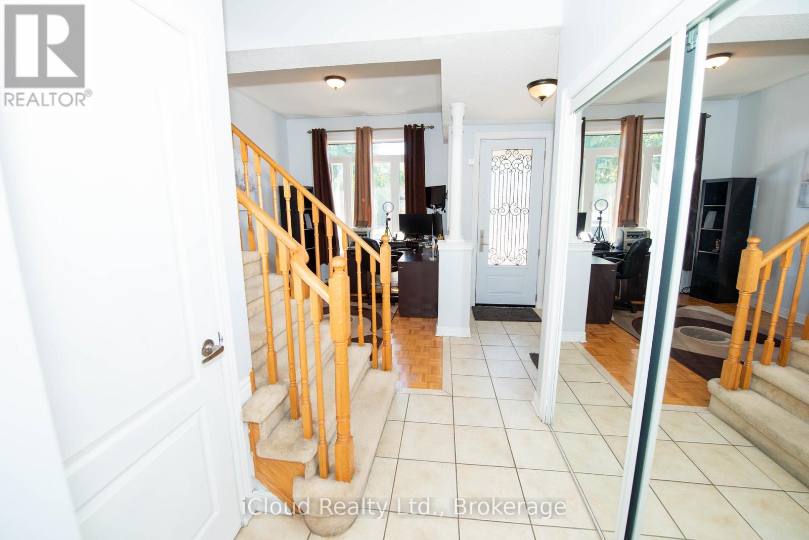 19 Fountainview Way, Brampton, Ontario  L6S 6K4 - Photo 2 - W12810132