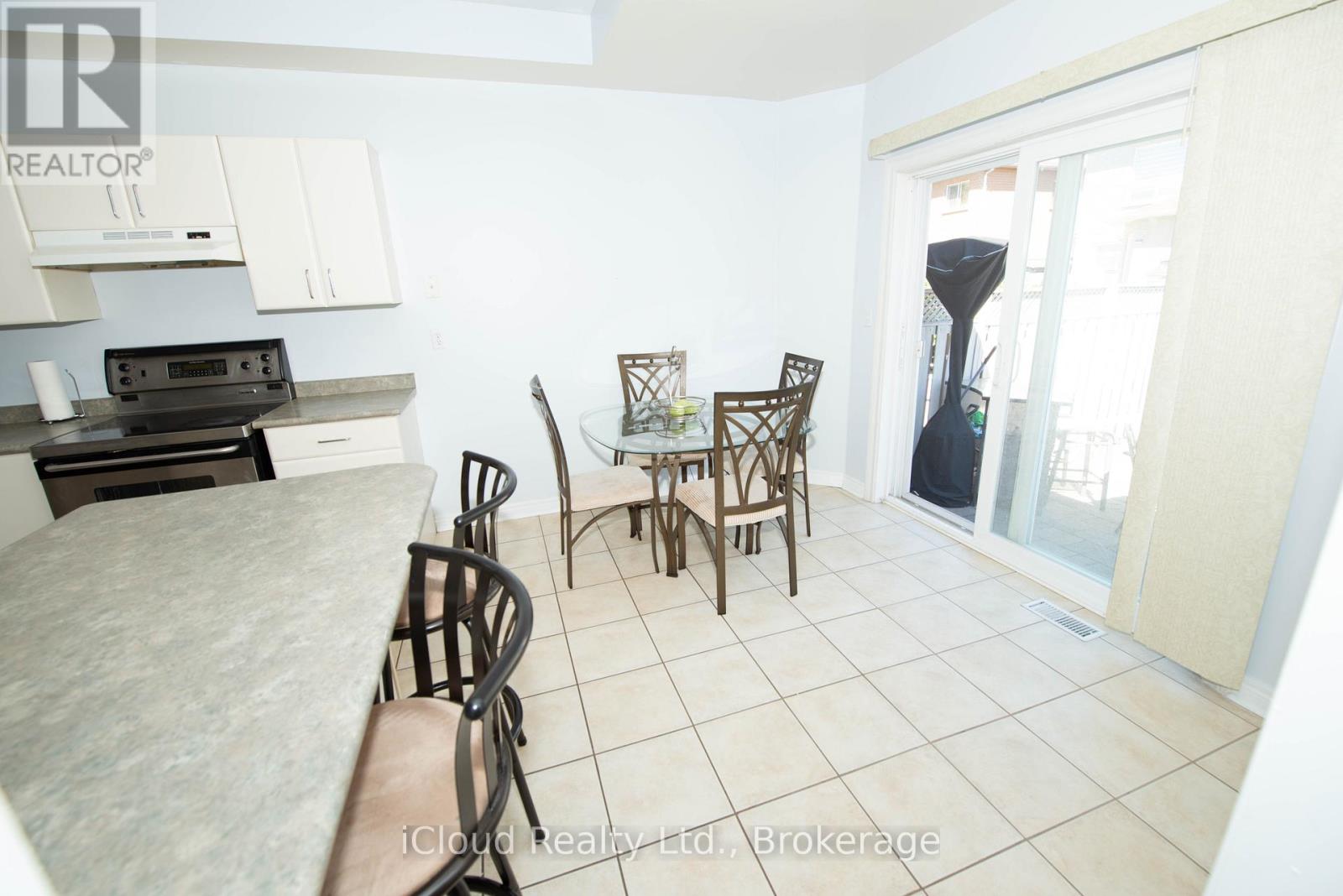 19 Fountainview Way, Brampton, Ontario  L6S 6K4 - Photo 8 - W12810132