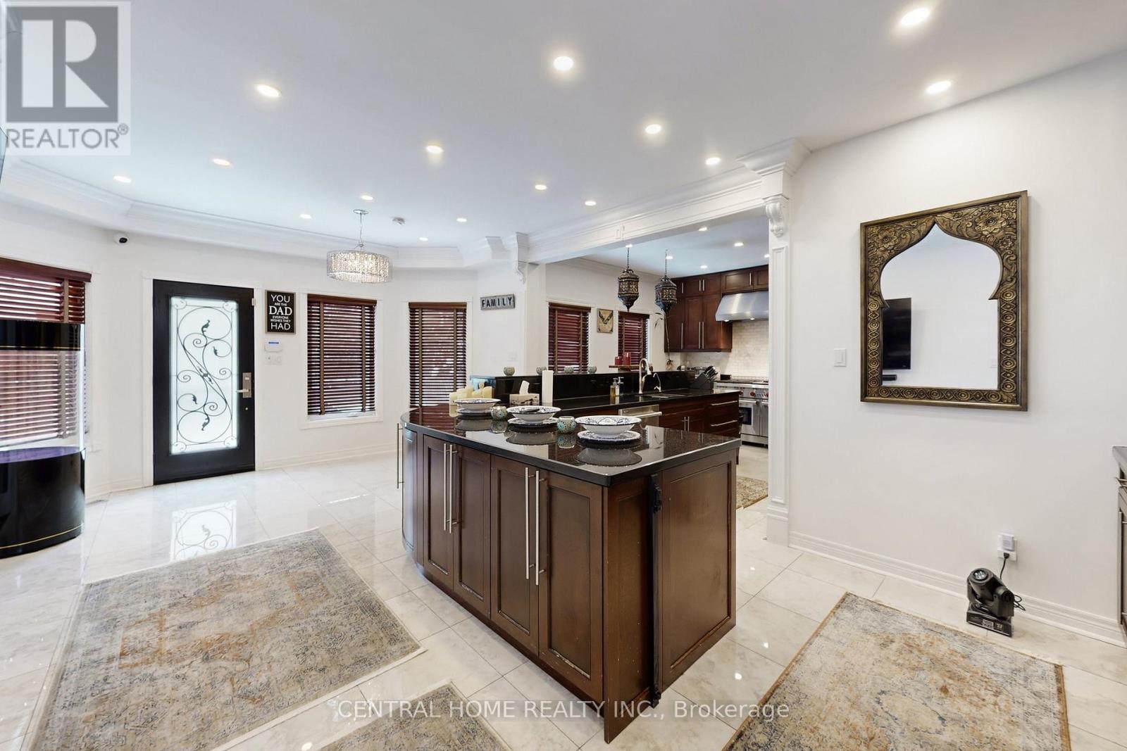 28 Theobald's Circle, Richmond Hill, Ontario  L4C 9C6 - Photo 10 - N12809002