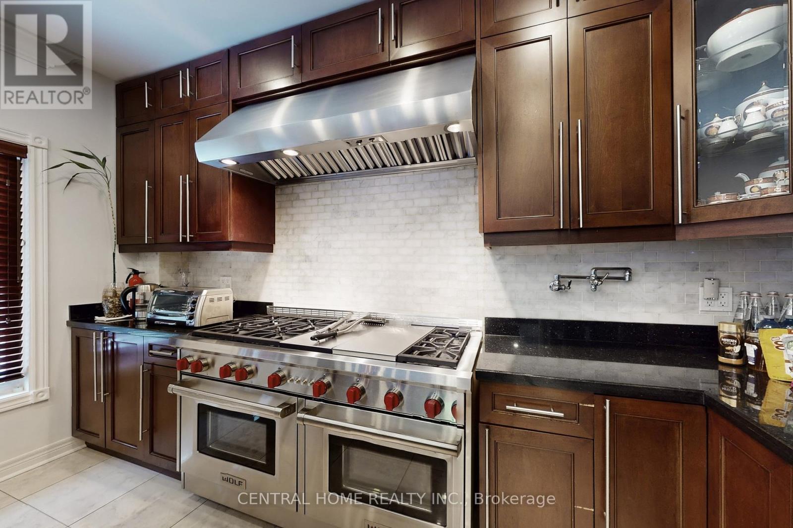 28 Theobald's Circle, Richmond Hill, Ontario  L4C 9C6 - Photo 12 - N12809002