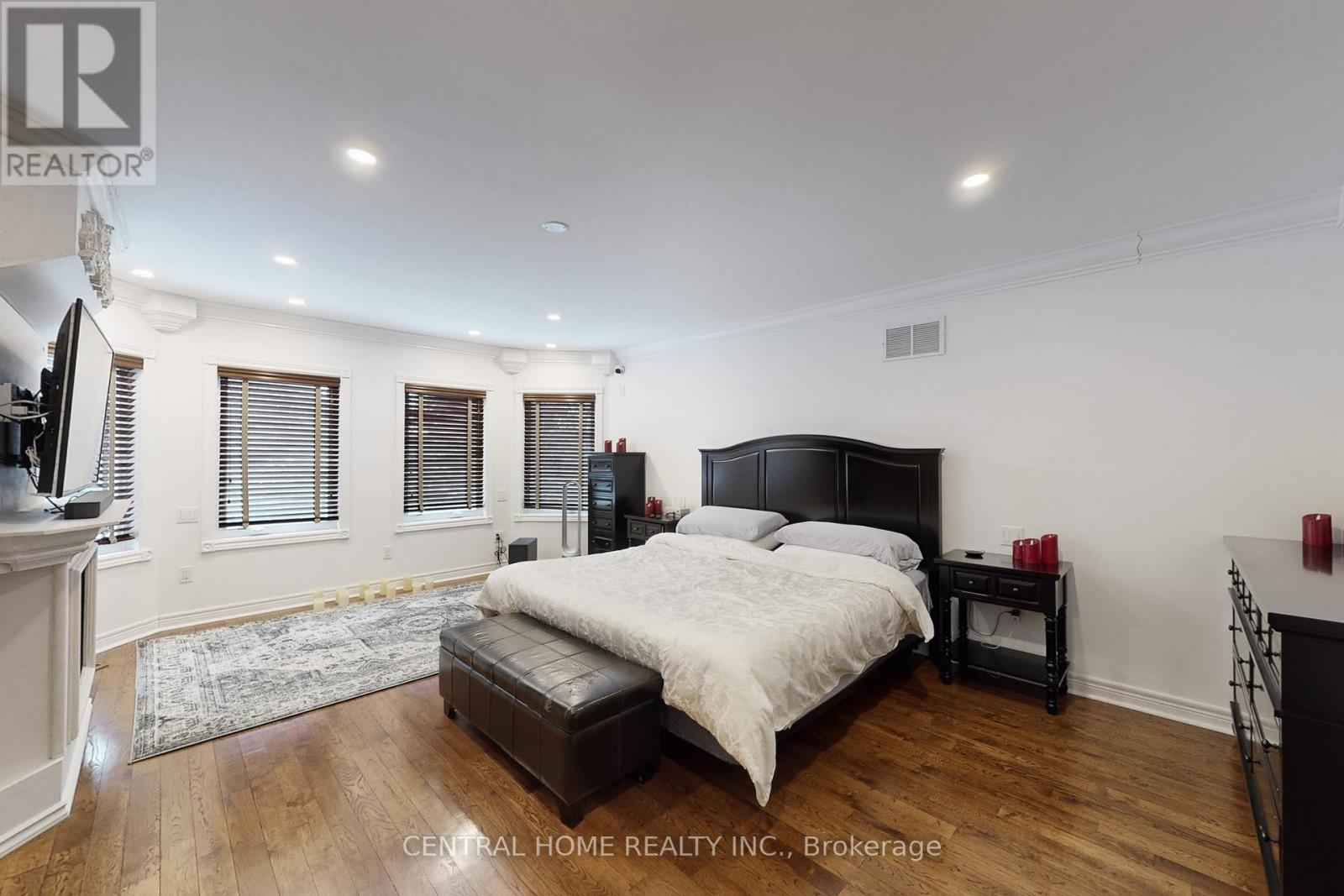 28 Theobald's Circle, Richmond Hill, Ontario  L4C 9C6 - Photo 19 - N12809002