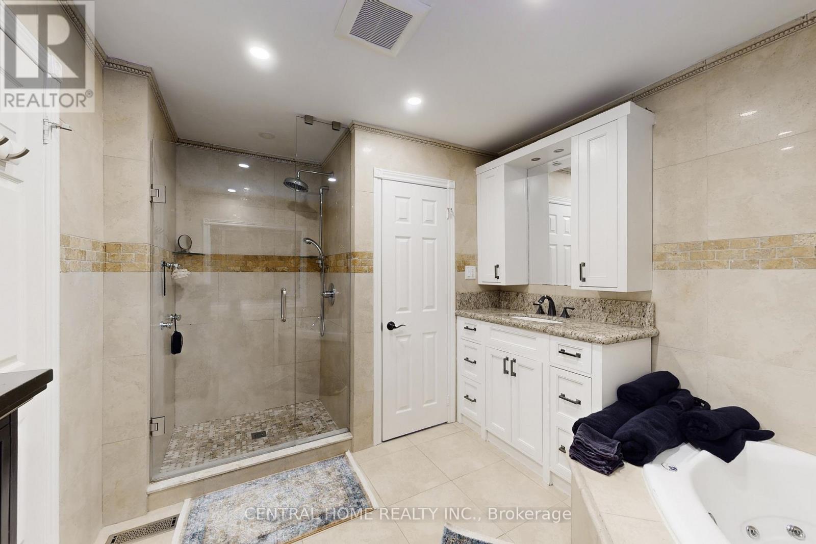 28 Theobald's Circle, Richmond Hill, Ontario  L4C 9C6 - Photo 23 - N12809002