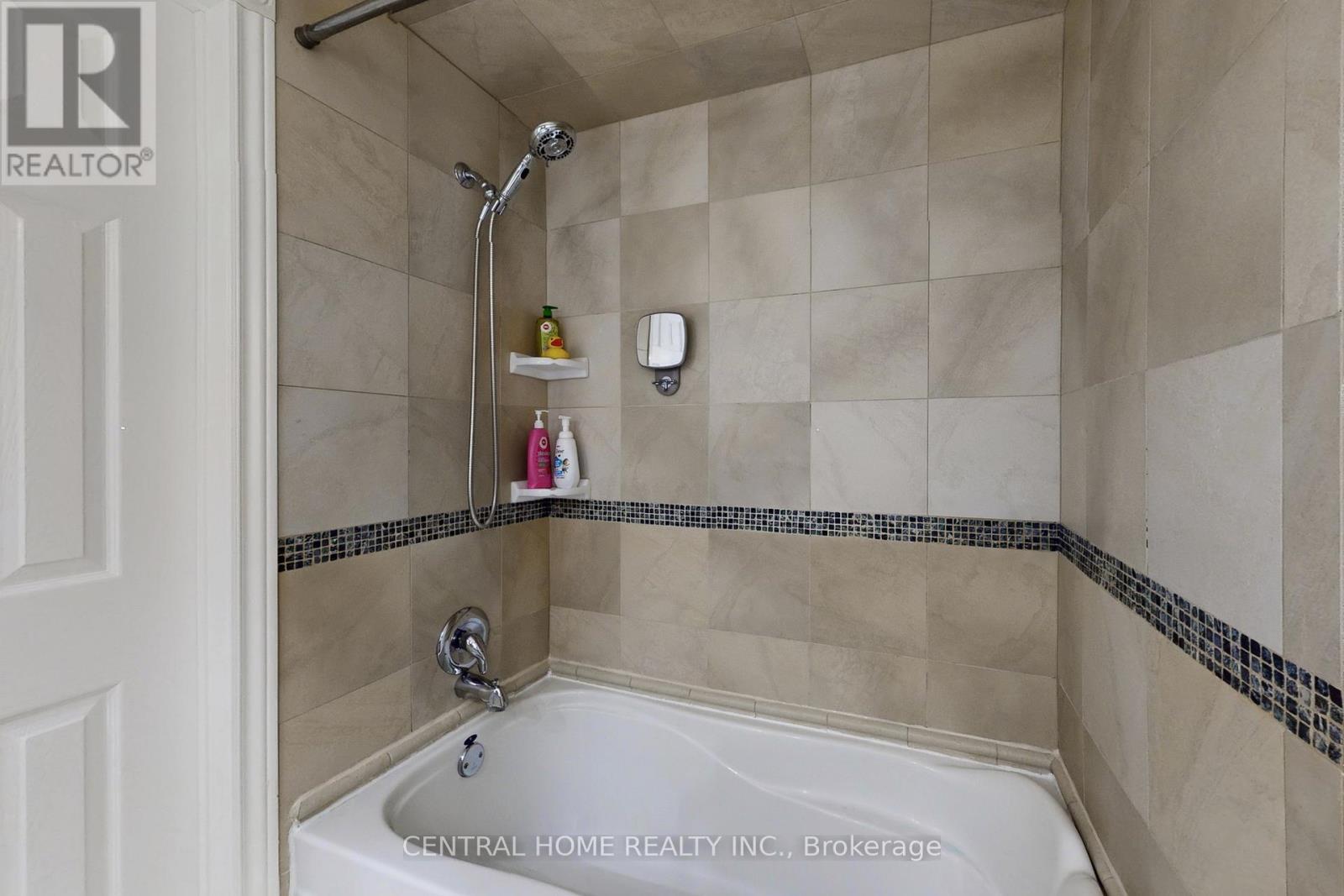 28 Theobald's Circle, Richmond Hill, Ontario  L4C 9C6 - Photo 33 - N12809002