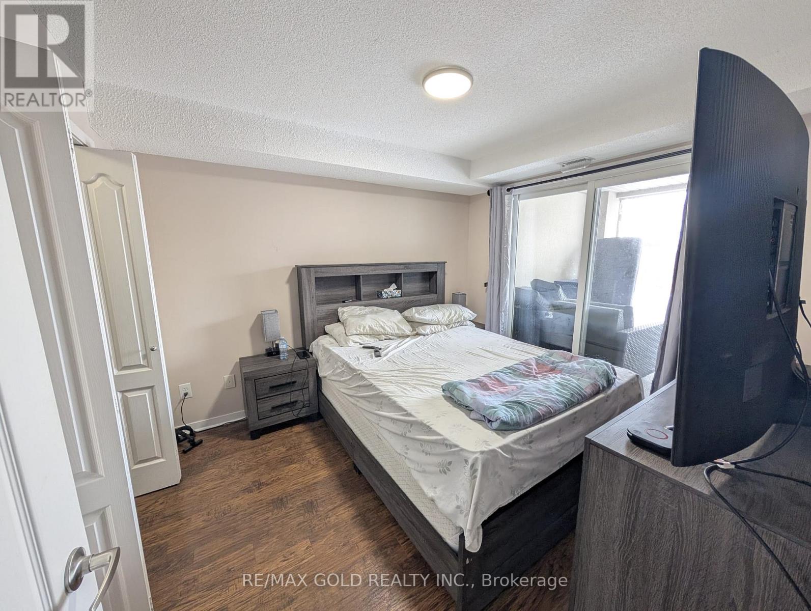 1110 - 8 Dayspring Circle E, Brampton, Ontario  L6P 2Z7 - Photo 5 - W12809546