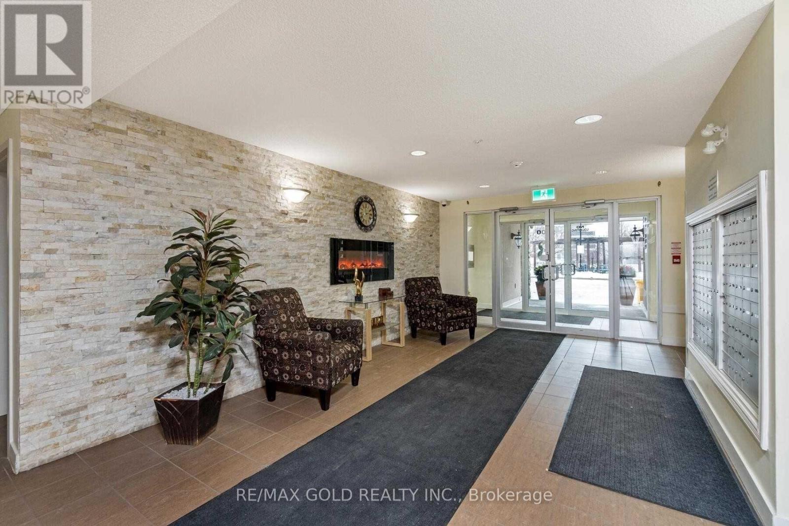 1110 - 8 Dayspring Circle E, Brampton, Ontario  L6P 2Z7 - Photo 2 - W12809546