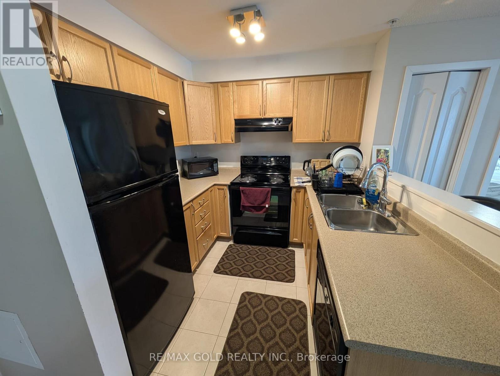 1110 - 8 Dayspring Circle E, Brampton, Ontario  L6P 2Z7 - Photo 4 - W12809546