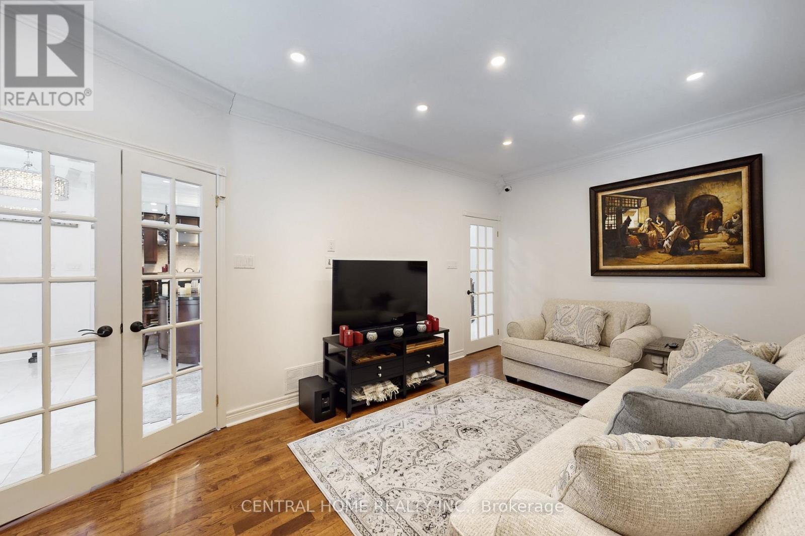 28 Theobald's Circle, Richmond Hill, Ontario  L4C 9C6 - Photo 8 - N12809002