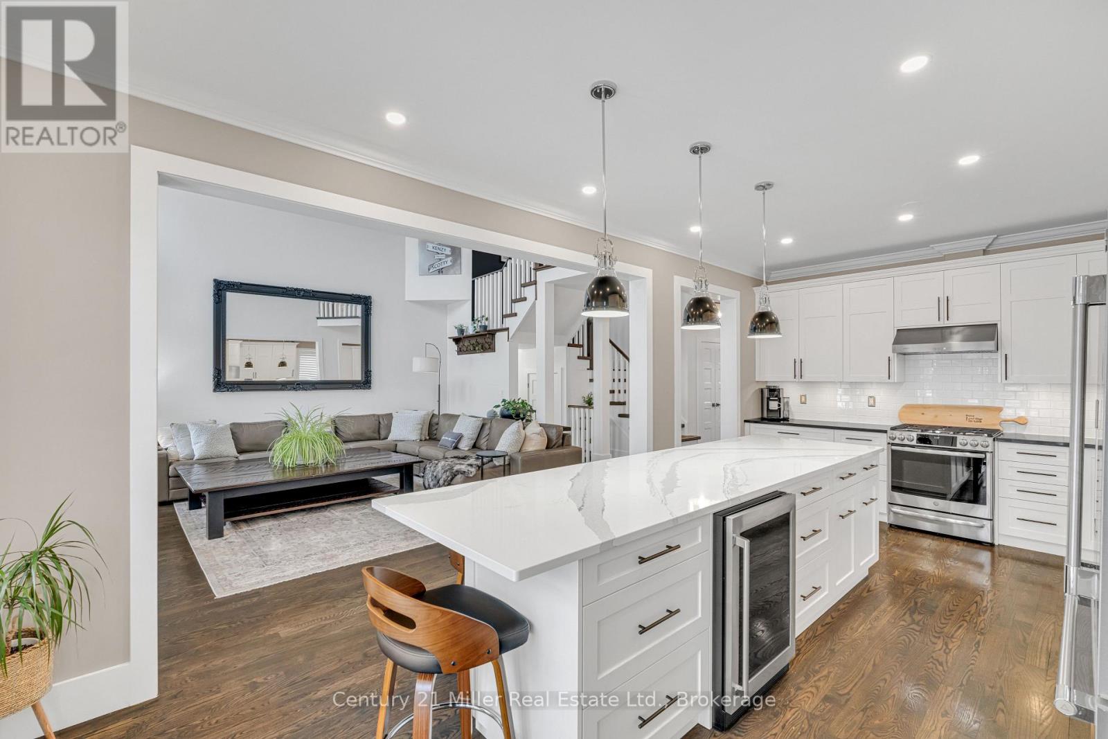 2099 Helmsley Avenue, Oakville, Ontario  L6M 4R5 - Photo 12 - W12810144