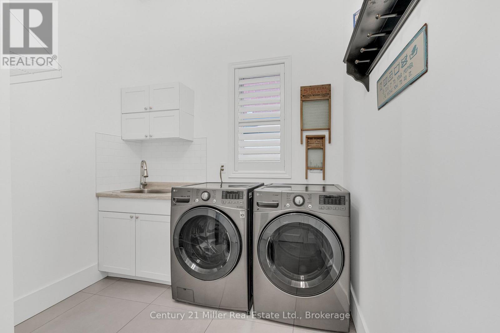 2099 Helmsley Avenue, Oakville, Ontario  L6M 4R5 - Photo 14 - W12810144