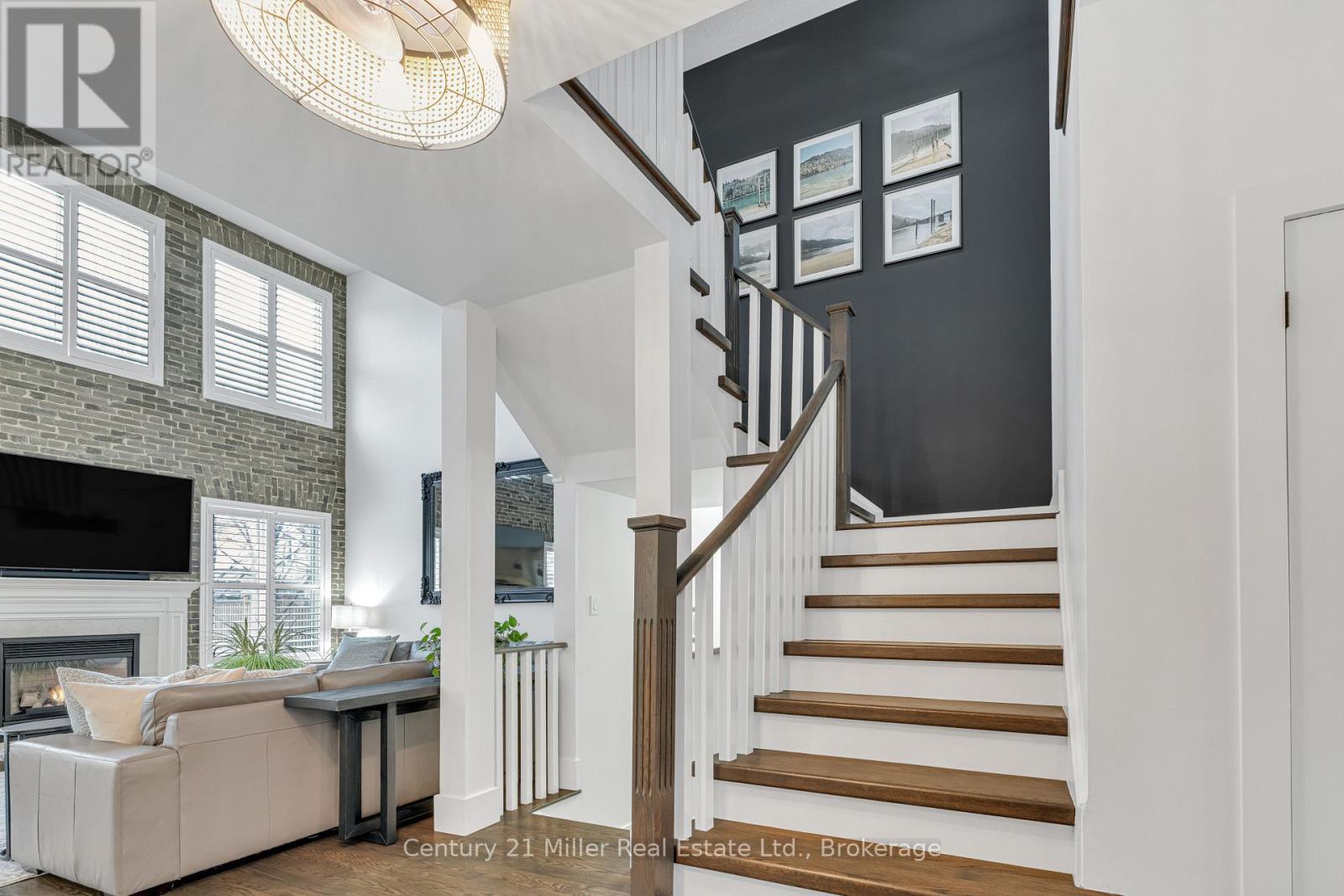 2099 Helmsley Avenue, Oakville, Ontario  L6M 4R5 - Photo 4 - W12810144