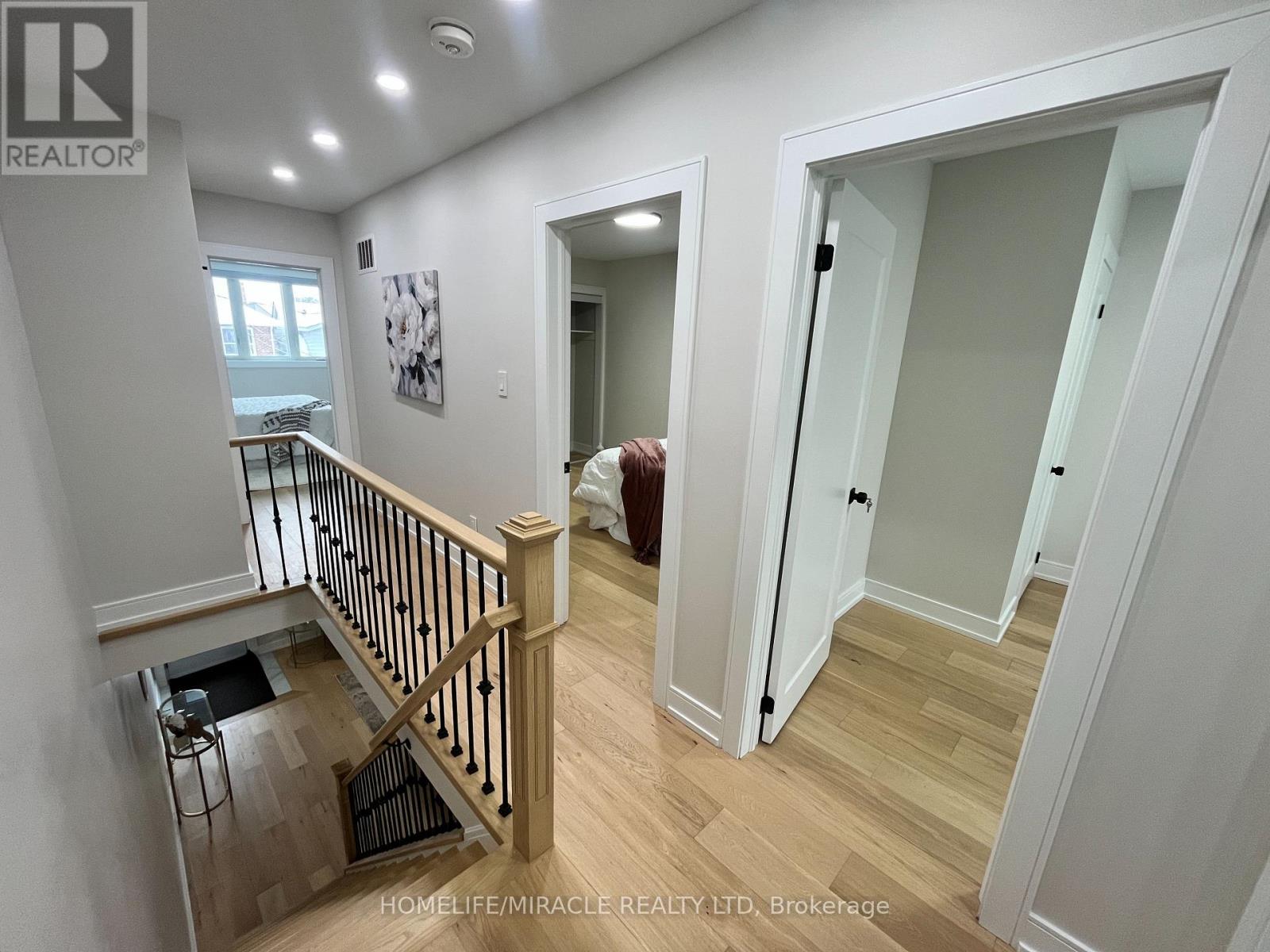 12 Thyra Avenue, Toronto, Ontario  M4C 5G5 - Photo 10 - E12810156