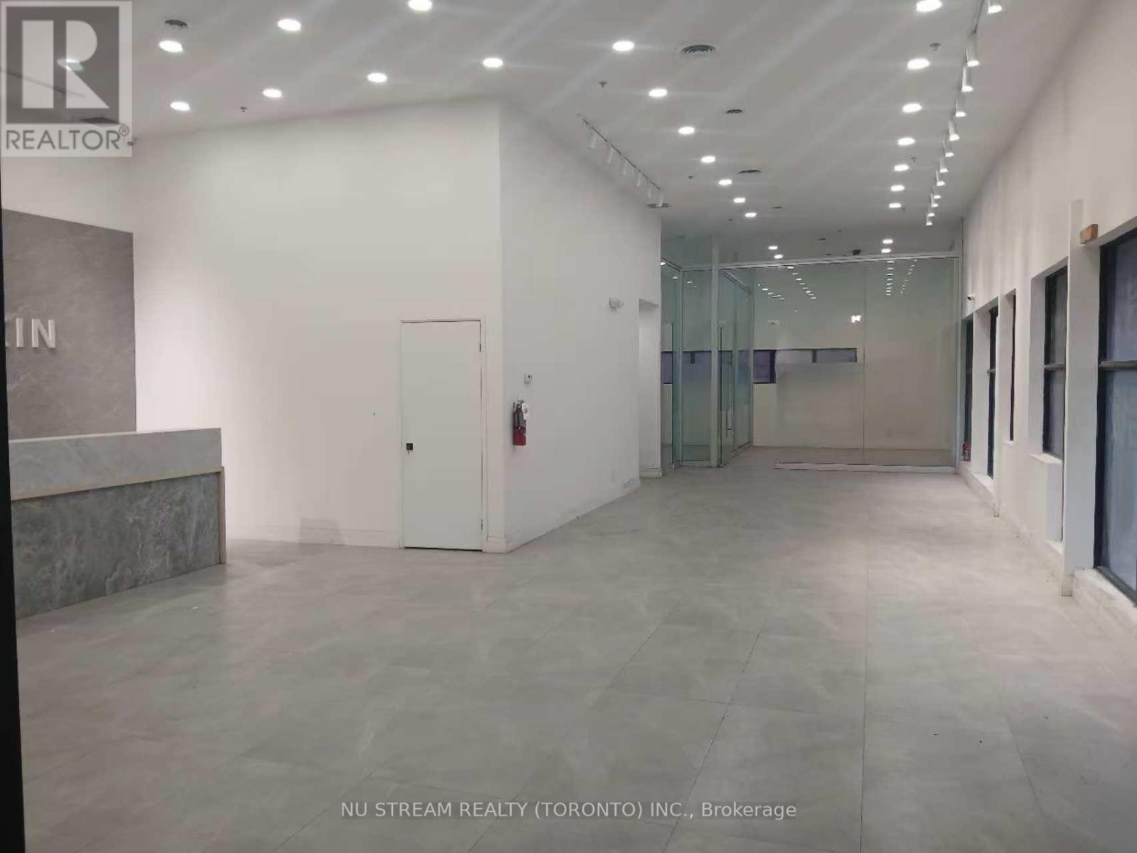 1 - 30 West Pearce Street, Richmond Hill, Ontario  L4B 1E3 - Photo 1 - N12810150