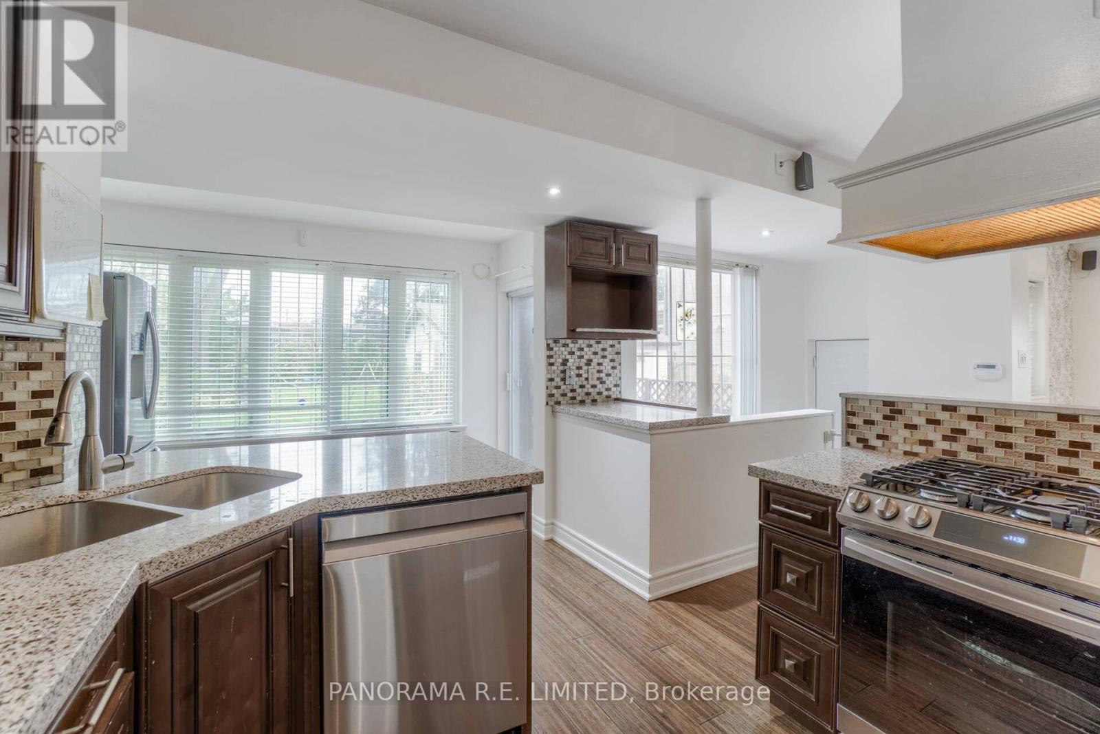 395 Burnhamthorpe Road, Toronto, Ontario  M9B 2A7 - Photo 10 - W12810134