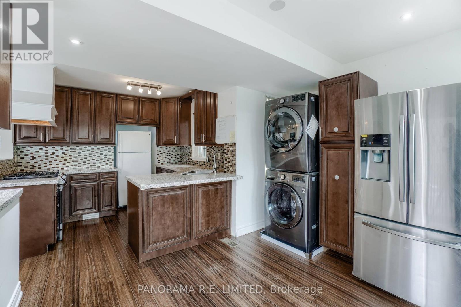 395 Burnhamthorpe Road, Toronto, Ontario  M9B 2A7 - Photo 11 - W12810134