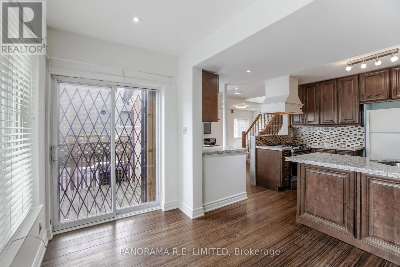 395 Burnhamthorpe Road, Toronto, Ontario  M9B 2A7 - Photo 12 - W12810134