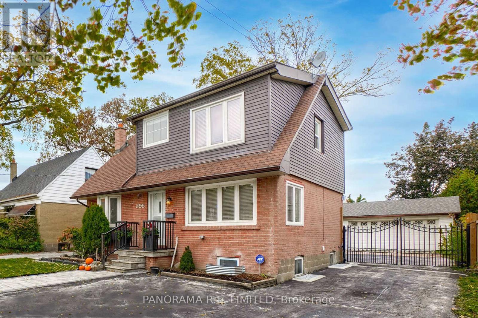 395 Burnhamthorpe Road, Toronto, Ontario  M9B 2A7 - Photo 2 - W12810134