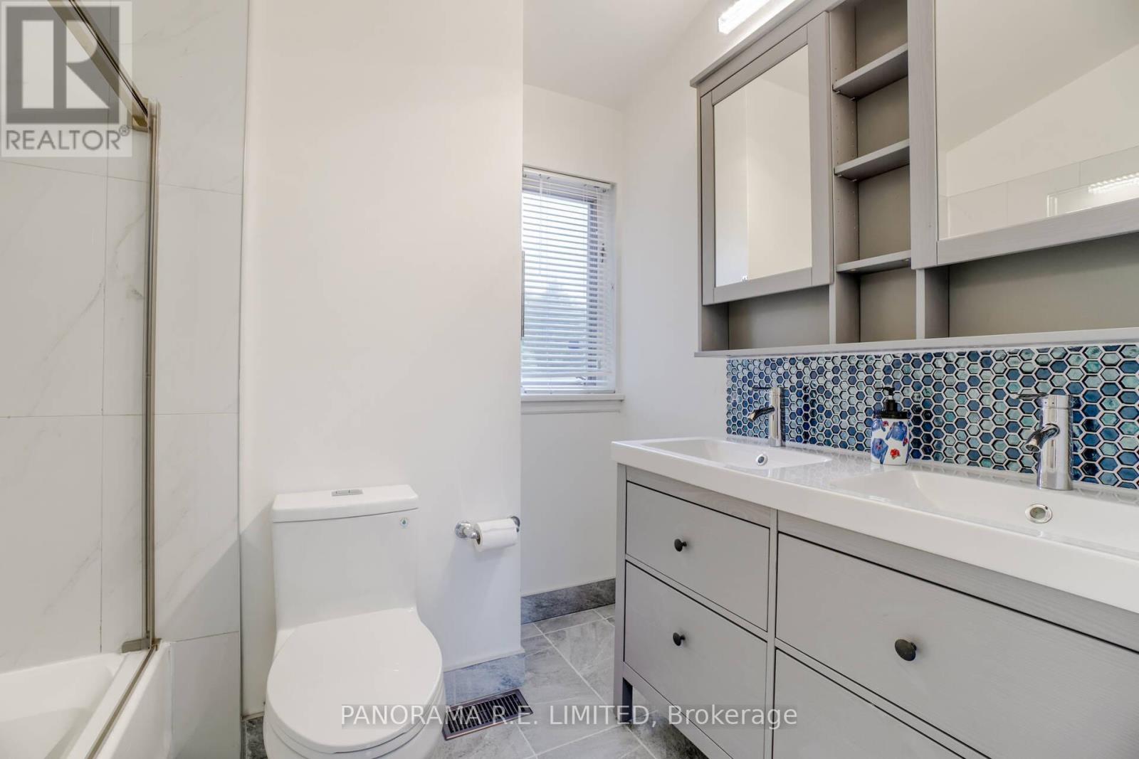 395 Burnhamthorpe Road, Toronto, Ontario  M9B 2A7 - Photo 25 - W12810134