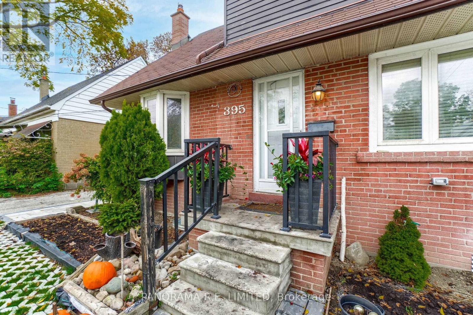 395 Burnhamthorpe Road, Toronto, Ontario  M9B 2A7 - Photo 3 - W12810134