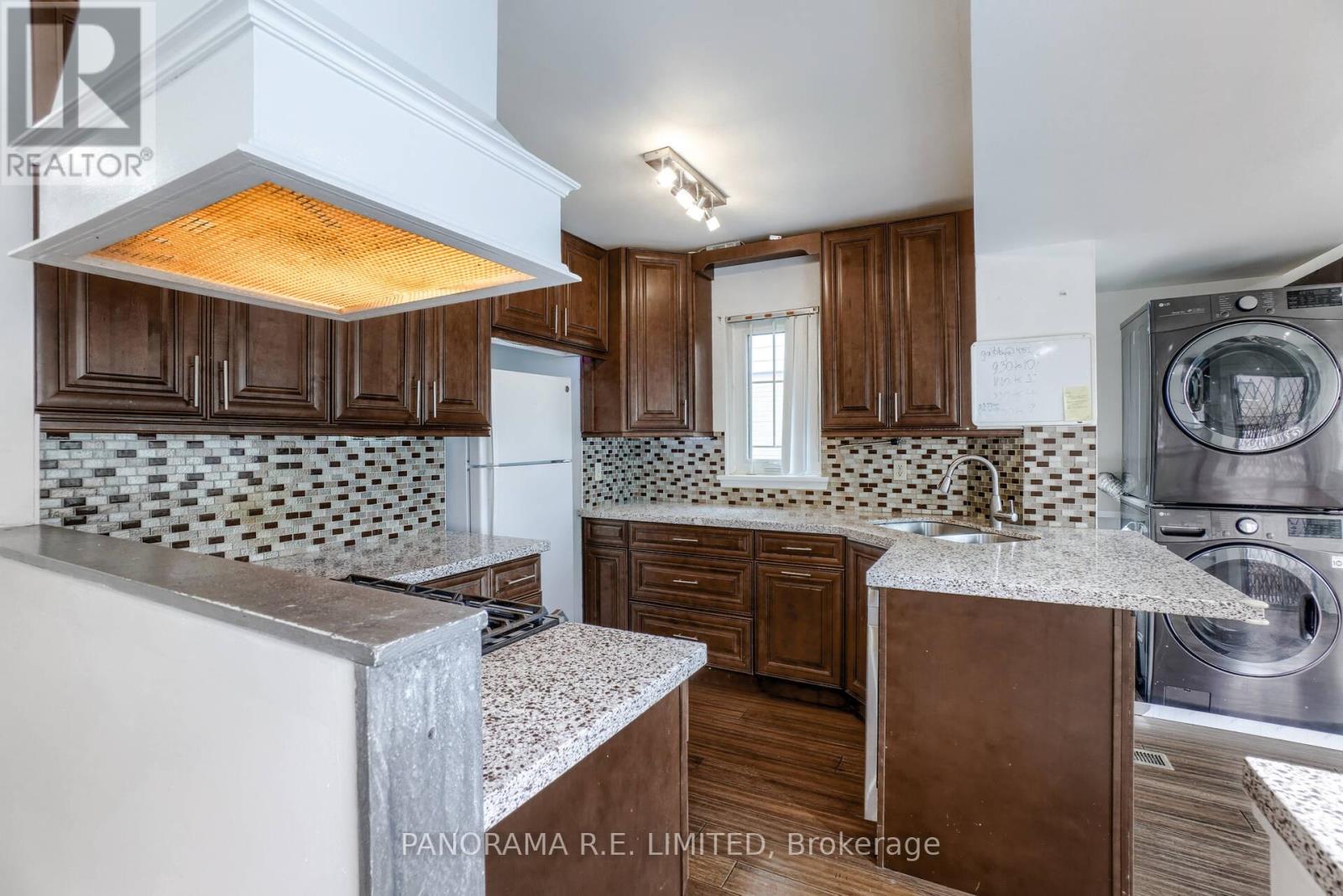 395 Burnhamthorpe Road, Toronto, Ontario  M9B 2A7 - Photo 9 - W12810134