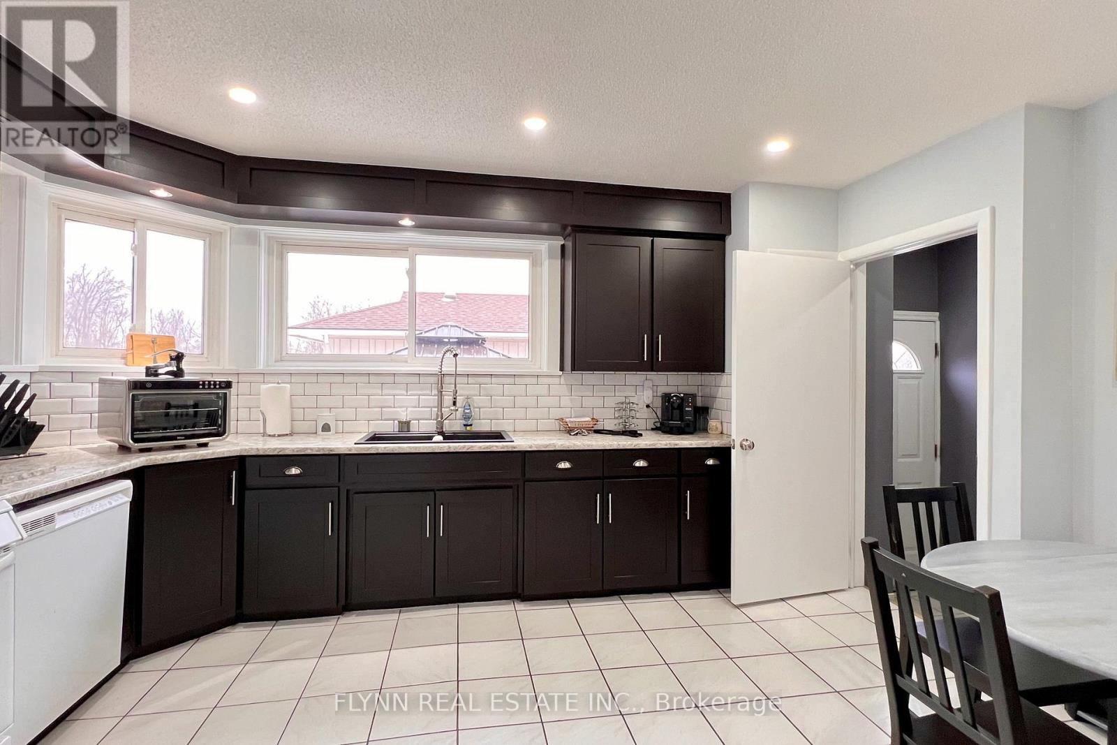 3560 Rapids View Drive, Niagara Falls, Ontario  L2G 6C4 - Photo 8 - X12810140