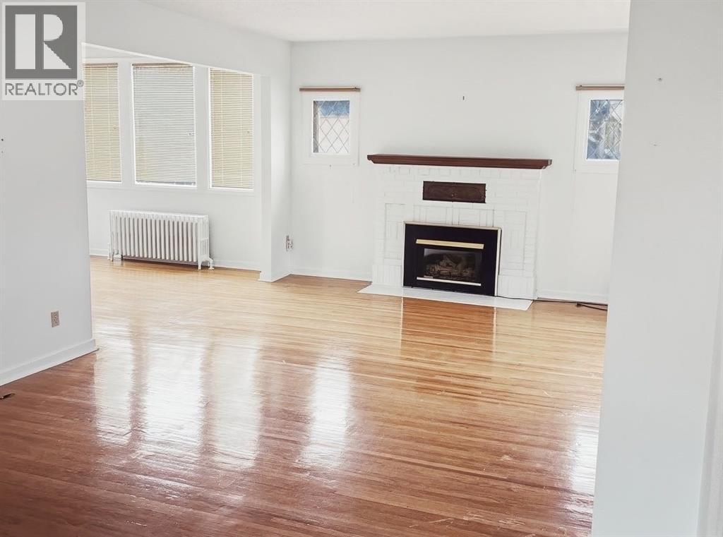 211 Colin Crescent, Jasper, Alberta  T0E 1E0 - Photo 4 - A2287112