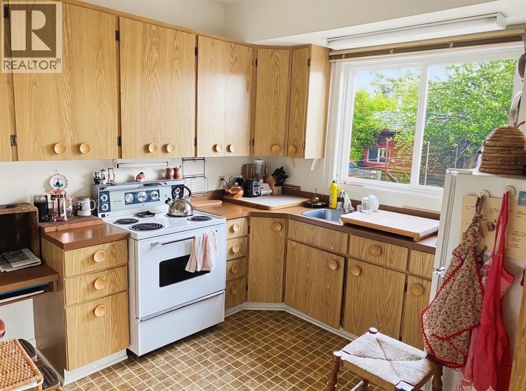 211 Colin Crescent, Jasper, Alberta  T0E 1E0 - Photo 5 - A2287112