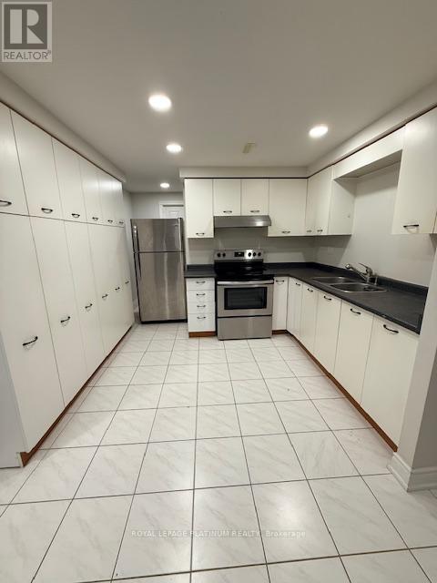 Legal Basement - 1540 Manorbrook Court, Mississauga, Ontario  L5M 4A8 - Photo 4 - W12621624