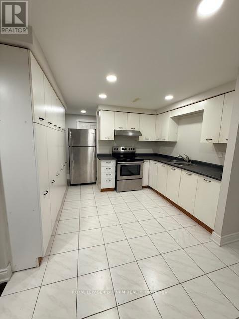 Legal Basement - 1540 Manorbrook Court, Mississauga, Ontario  L5M 4A8 - Photo 6 - W12621624